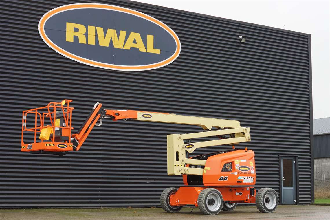 The JLG EC520A articulating boom lift