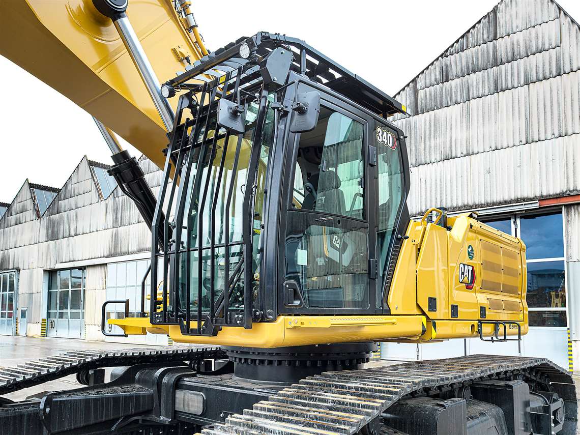 Cat 340 UDH demolition excavator