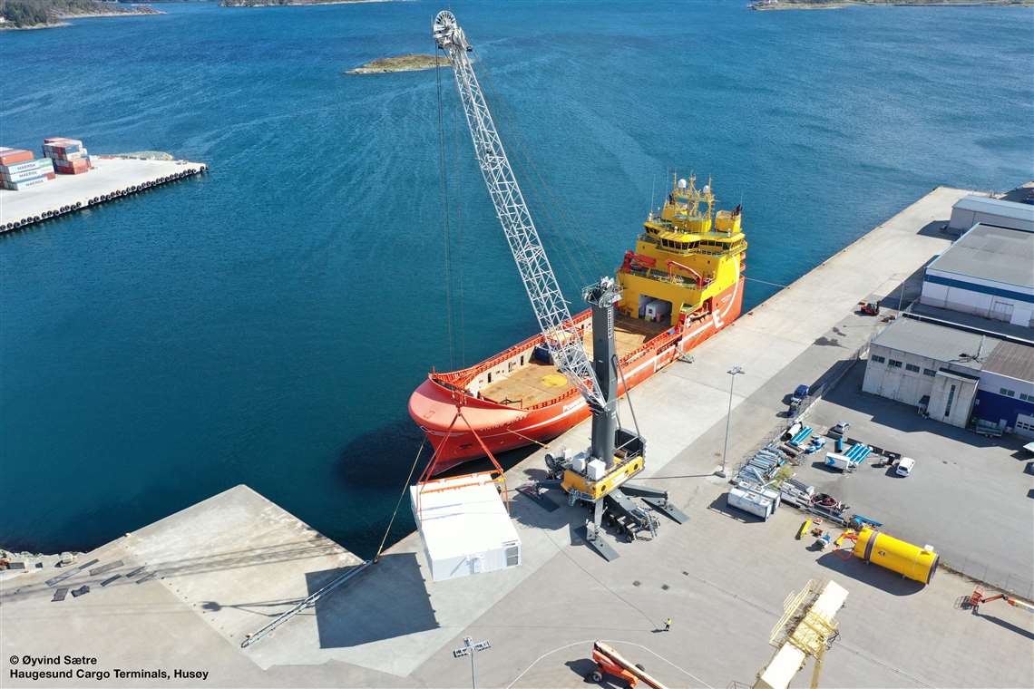 Karmsund's existing Liebherr LHM 550 harbour crane