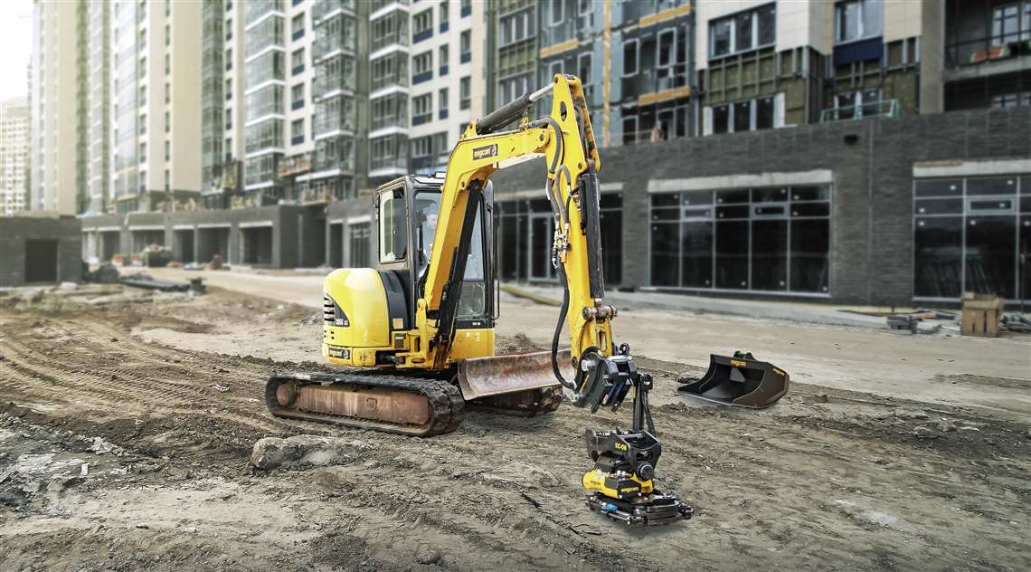 Engcon's updated EC206 tiltrotator mouted with the new S40 automatic quick hitch
