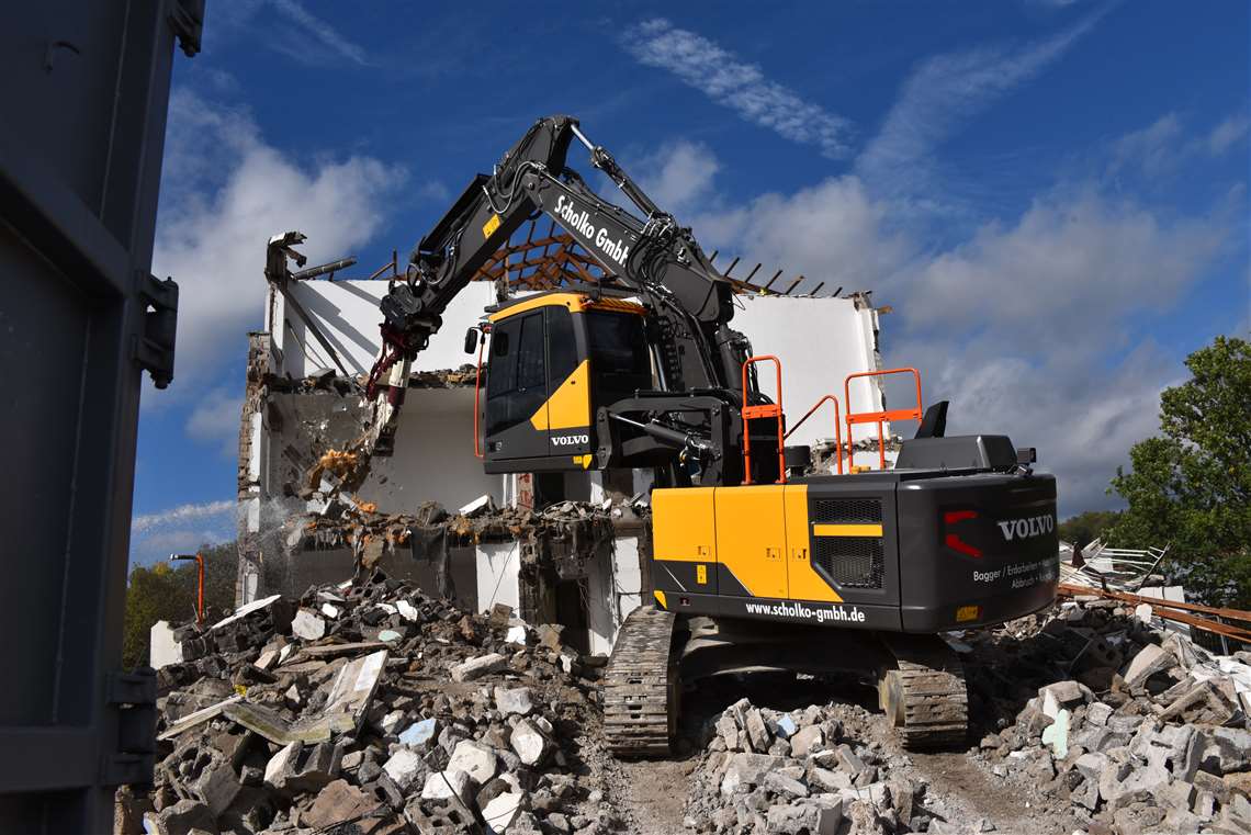 Scholko's new Volvo EC220E with lift cab demolishing a building