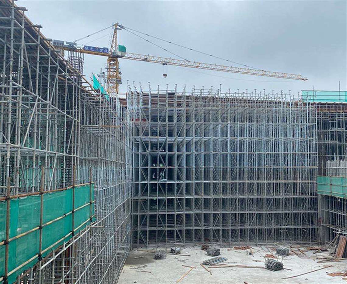 Photo showing scagffolding by Hiorizon Construction Development.