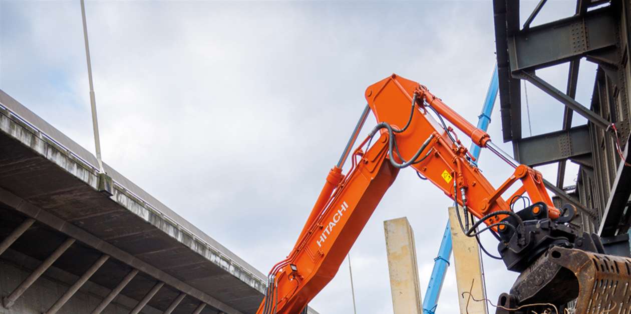 hide Hitachi UK reveals its biggest Zaxis-7 excavator - International