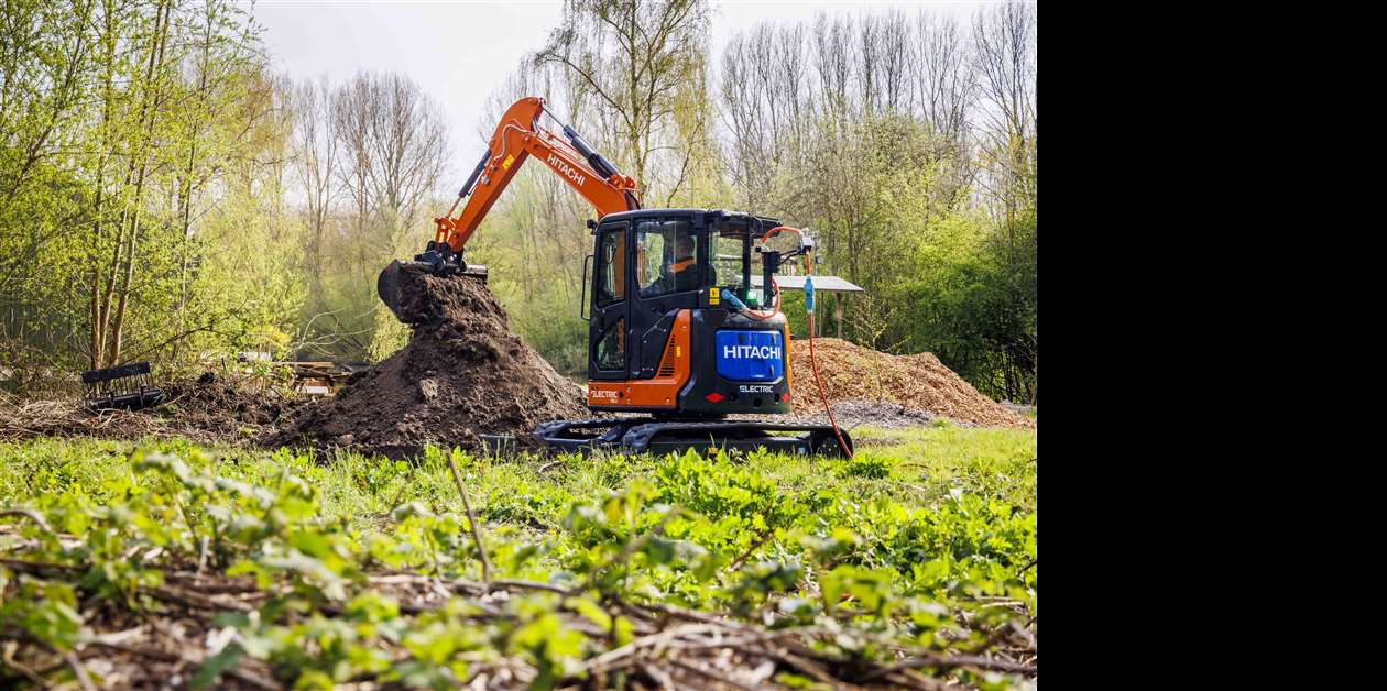 ル 年末のプロモーション launches Hitachi zero International - excavator emission タイヤ・ホイール