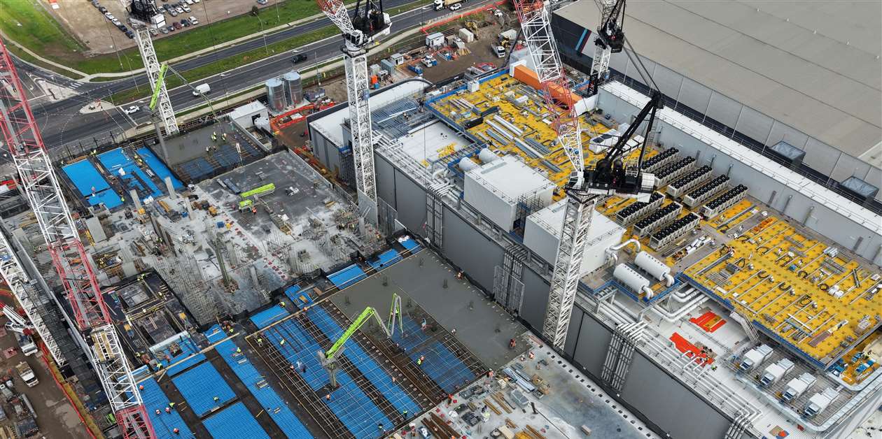 Data centre boom ‘masks weakness’ as US contractors see order backlog drop