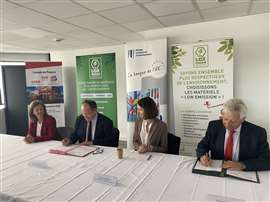 Signing the green loan agreement: Pictured left, Ambroise Fayolle, EIB Vice-President; pictured at right - Gérard Déprez, CEO of the Loxam Group. (Photo: Loxam.)