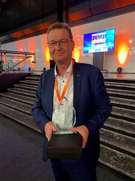 Guy Cremer of Boels Rental with his Rental Person of the Year award at the 2023 European Rental Awards in Maastricht. (Photo: IRN)