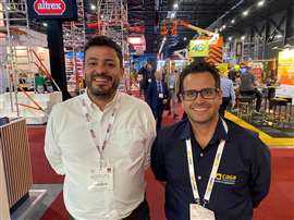 Alexandre Forjaz (left), president of Brazilian rental association ALEC, with Bruno Arena, franchise coordinator of Casa do Construtor in Brazil, pictured at the IRE exhibition in Maastricht. (Photo: IRN)
