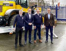 (left to right) HKL Corporate Spokesperson Ulf Böge with HKL Branch Manager Thomas Zinke, Claus Ruhe Madsen, Minister of Economic Affairs of Schleswig-Holstein, and HKL Managing Director Frank Seidler.