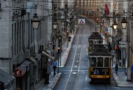 Trams in downtown Lisbon. (Photo: Reuters)