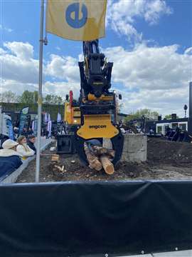 Engcon gave live demonstrations in the outdoor area