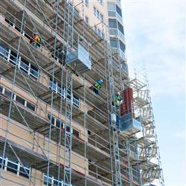 Der Einsatz von zwei MC 250-Einheiten ermöglichte einen kontinuierlichen Gerüstaufbau und minimale Ausfallzeiten