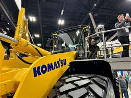 Komatsu WA485-11 loader (Image: Mitchell Keller)