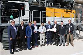  The handover took place at Bauma. (Photo: Liebherr)