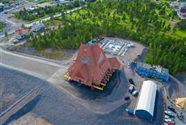 Mammoet ha completado la reubicación de la Iglesia de Kiruna, de 113 años de antigüedad, en Suecia (imagen cortesía de Mammoet)