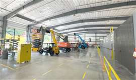 Photo montrant l'intérieur de la cour de location exploitée par Mazzotta Rentals.
