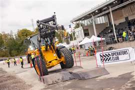 O desafio do balde de água (Imagem cortesia da Volvo CE)