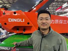 Photo montrant Xu Jianding, directeur des opérations chez UP-Rentals, lors du salon APEX Asia à Shanghai. (Image : IRN)