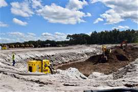 Abbildung einer Pumpe im Einsatz auf einer Baustelle in den USA. Die Pumpe wurde von der Vermietungsfirma Opiflex-Synergy zur Verfügung gestellt.