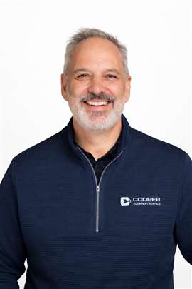 Studioaufnahme von Brian Spilak, CEO von Cooper Equipment Rentals. (Bild: Cooper Equipment).