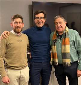Foto che mostra Carlos Claveria, Stéphanee Charlet e Luis Clavería insieme. (Immagine: Kiloutou)