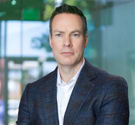 Portrait de Phil Hawkins, qui succédera à Joe Hanna au poste de PDG de McGrath RentCorp. (Image : McGrath)