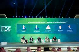 Tavola rotonda con Erich Sennebogen, amministratore delegato di Sennebogen; Matar Al Khateeb, amministratore delegato di AJIL Financial Services Company; Andrei Geikalo, amministratore delegato di MyCrane; e Oner Ozyilmaz, direttore tecnico di AHQ. Moderata da Steven Webb di KHL Group (immagine per gentile concessione di NIDC)