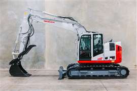 Foto lateral em estúdio da escavadeira compacta TB3150R da Takeuchi, que faz sua estreia na ConExpo. (Imagem: Takeuchi)