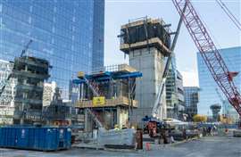 A Turner Construction utilizou um sistema de escalada de paredes de cisalhamento personalizado da Doka no projeto do condomínio Fan Pier Parcel H, de 17 andares, em Boston, Massachusetts, EUA (Imagem: Doka).
