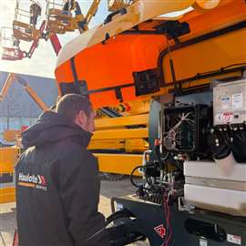 Techniker Haulotte Service Haulotte Aprilia