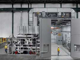 Diese Konfiguration umfasst ein separates SPS-Panel und ein RIO-Abluftpanel. Der obenliegende Abluftarm ist für die Bewältigung hoher thermischer Belastungen während Volllasttests ausgelegt.