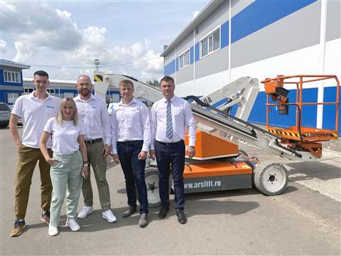 Arslift team with a Snorkel A38E