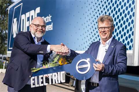 DFDS and Volvo bosses shake hands