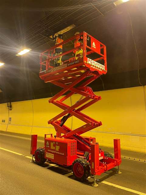 LGMG SR818D scissor lift on site in a tunnel