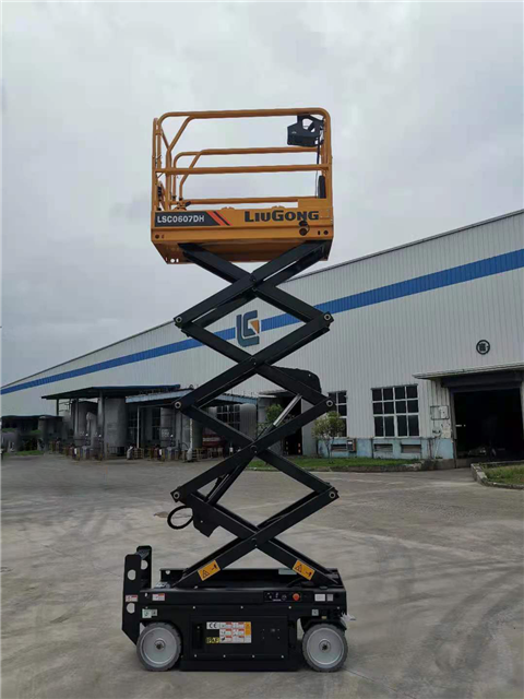 Luigong's S1930H scissor lift