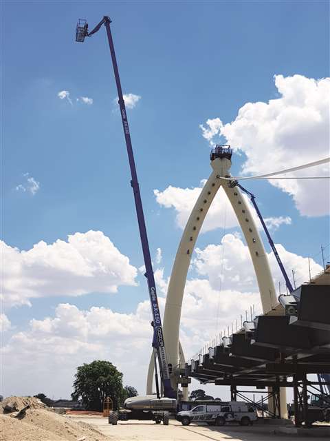 The Genie SX-150 telescopic boom lift at the Mohembobridge.