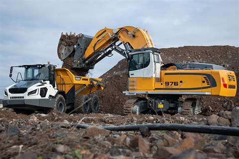 La R 976-E es una de las dos excavadoras eléctricas sobre orugas para aplicaciones de minería y trabajos en cantera que Liebherr presentó del segmento de productos movimiento de tierras.