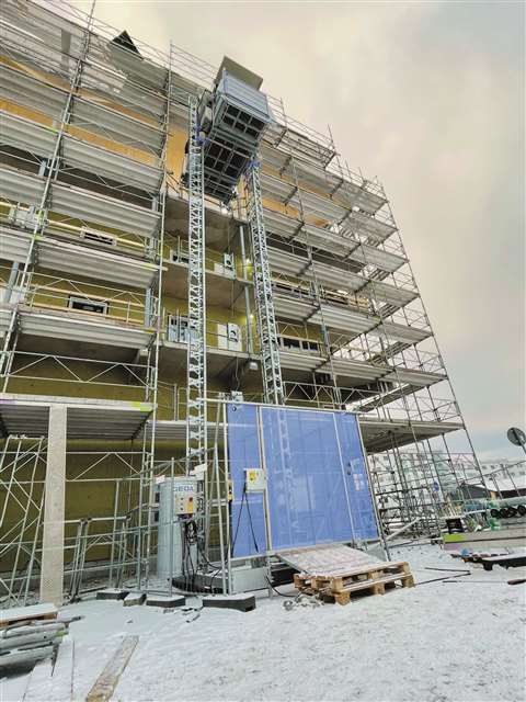 the free-standing Geda 1500 ZZP-F material hoist and transport platform 