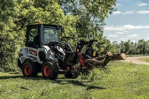 Bobcat L28 log grapple in action