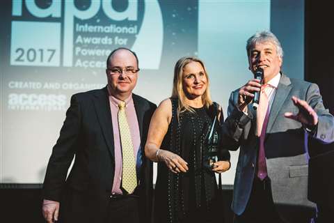 Drinks and awards190