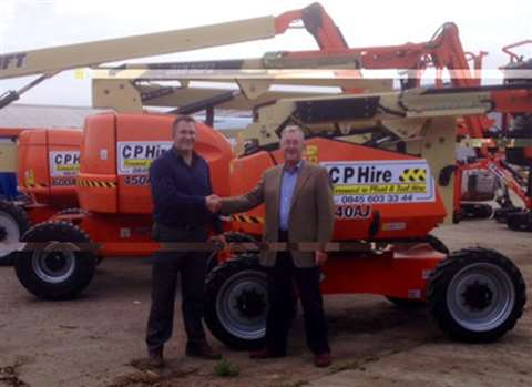 Mr. Nicholas Davin, managing director of APS, hands over the first three JLG machines to Andrew Hutc