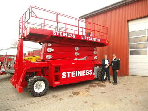 Steiness CEO Poul Steiness (right) with PB export manager Arne Dirckinck-Holmfeld. The machine is a 