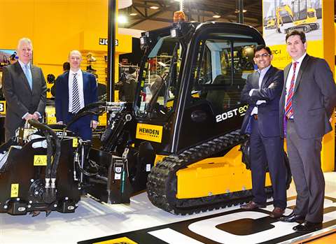 L to R:  John Dolphin (director – major accounts, Gunn JCB); Alex Gadd (product manager - Plant, Hew