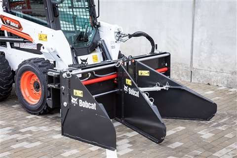 Bobcat Soil & Asphalt  spreader_outdoor (1)